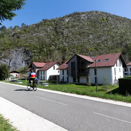 La Colombe - Bord De Piste Cyclable & Apartment